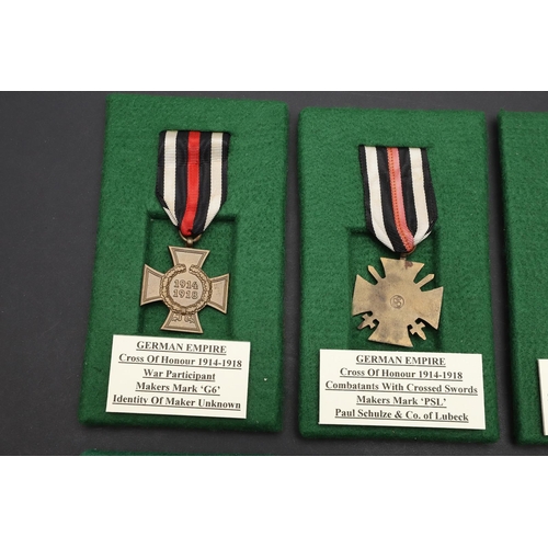 1135 - IMPERIAL GERMANY: SIX FIRST WORLD WAR CROSSES OF HONOUR. 1914-18 German Empire Cross of Honour, to i... 