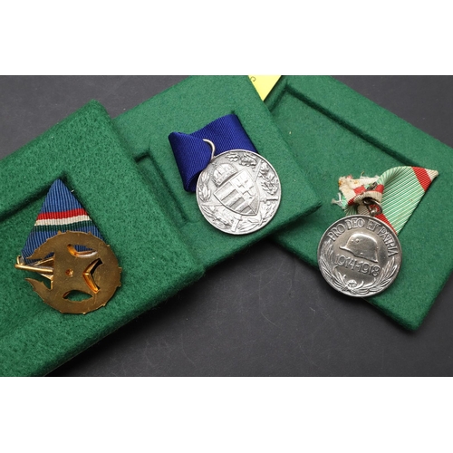 1147 - HUNGARY: A COLLECTION OF EIGHT AWARDS INCLUDING FIRST WORLD WAR ISSUES. Eight Medals comprising War ... 