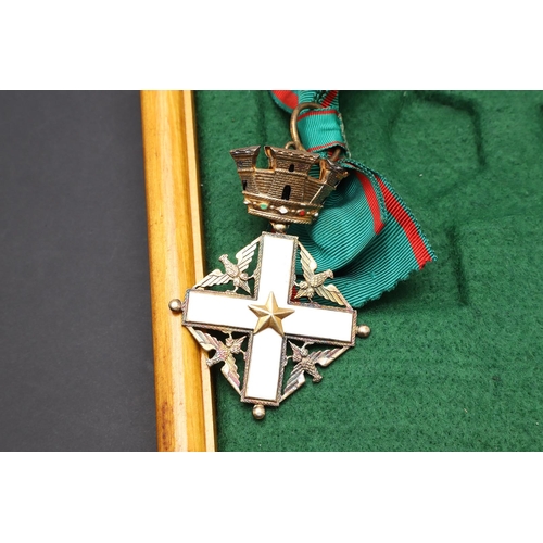 1150 - ITALY: ORDER OF MERIT OF THE ITALIAN REPUBLIC. The Italian Order of Merit, Commander on ladies bow, ... 