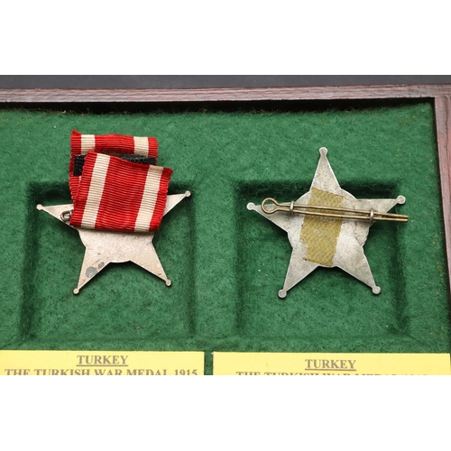 1184 - TURKEY: TWO WAR MEDALS 1915 KNOWN AS GALLIPOLI STARS. Two Gallipoli Stars, one with red lacquered fi... 