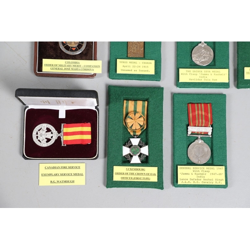 1192 - WORLD MEDALS: A COLLECTION OF 12 MEDALS INCLUDING COLOMBIA, LUXEMBOURG AND OTHERS. The Luxembourg Or... 