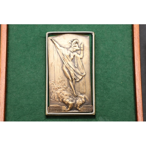 1197 - A ZEEBRUGGE COMMEMORATIVE MEDAL BY P. DE SOETE. A bronze commemorative plaque to 'Six Very Gallant G... 