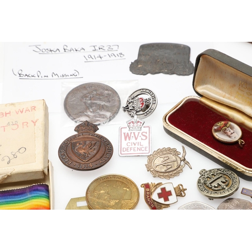 1203 - A COLLECTION OF MILITARIA AND LITERATURE TO INCLUDE BADGES AND BUTTONS. A collection of items includ... 