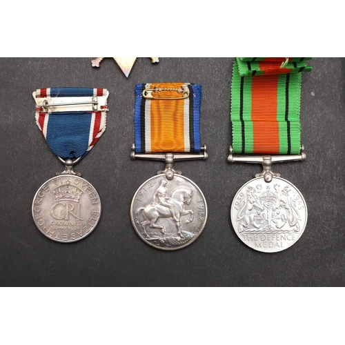 1224 - A FIRST WORLD WAR TRIO TO A MILITARY CROSS RECIPIENT WITH THE HAMPSHIRE REGIMENT. A Great War Trio c... 