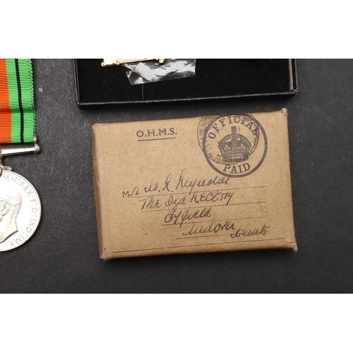 1224 - A FIRST WORLD WAR TRIO TO A MILITARY CROSS RECIPIENT WITH THE HAMPSHIRE REGIMENT. A Great War Trio c... 