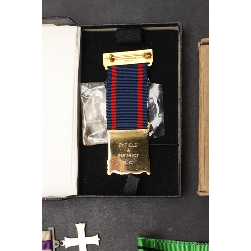 1224 - A FIRST WORLD WAR TRIO TO A MILITARY CROSS RECIPIENT WITH THE HAMPSHIRE REGIMENT. A Great War Trio c... 