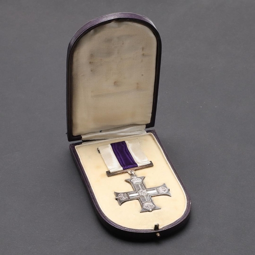 1225 - A GEORGE V MILITARY CROSS IN CASE OF ISSUE. A George V Military Cross, without date or name, in case... 