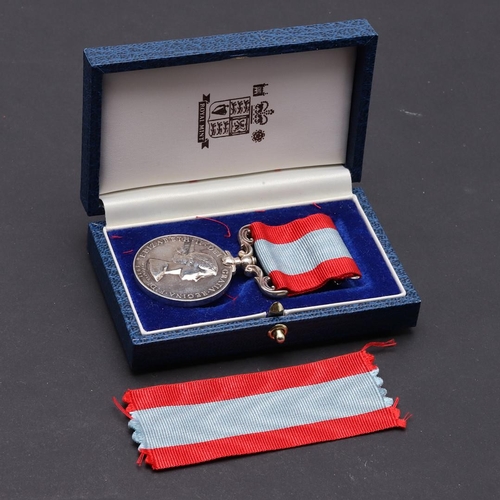 1354 - AN ELIZABETH II COASTGUARD AUXILIARY SERVICE MEDAL. A Coastguard Auxiliary Service Medal, the revers... 