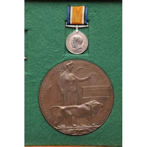 822 - A FIRST WORLD WAR TRIO AND MEMORIAL PLAQUE TO THE BEDFORDSHIRE REGIMENT. A Great War trio comprising... 