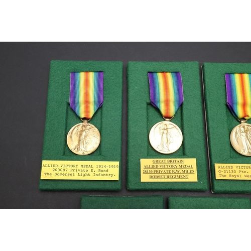 897 - A COLLECTION OF SEVEN FIRST WORLD WAR VICTORY MEDALS, VARIOUS REGIMENTS. A collection of Victory med... 