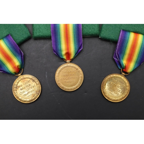 898 - A COLLECTION OF FIRST WORLD WAR VICTORY MEDALS TO OVERSEAS FORCES AND OTHERS. Victory Medals: Subdr ... 