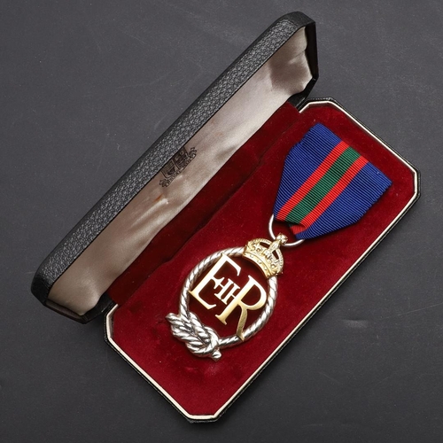 974 - AN ELIZABETH II ROYAL NAVAL VOLUNTEER RESERVE DECORATION. An Elizabeth II Royal Naval Reserve Decora... 