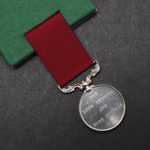 981 - A VICTORIAN ARMY LONG SERVICE AND GOOD CONDUCT MEDAL TO THE ROYAL ARTILLERY. An Army Long Service an... 