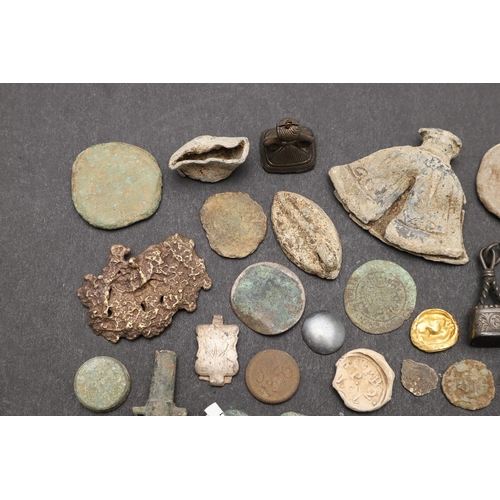 1449 - AN INTERESTING COLLECTION OF DETECTING FINDS TO INCLUDE A PILGRIM FLASK. A collection of varied dete... 