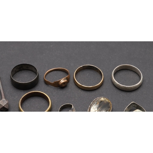 1460 - A COLLECTION OF DETECTORIST FOUND JEWELLERY. A small collection of jewelry to include wedding bands,... 