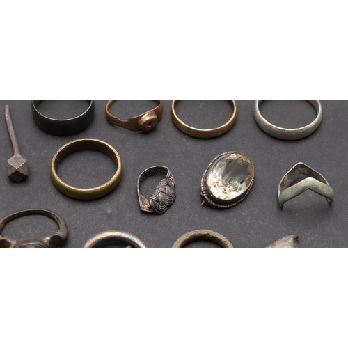 1460 - A COLLECTION OF DETECTORIST FOUND JEWELLERY. A small collection of jewelry to include wedding bands,... 