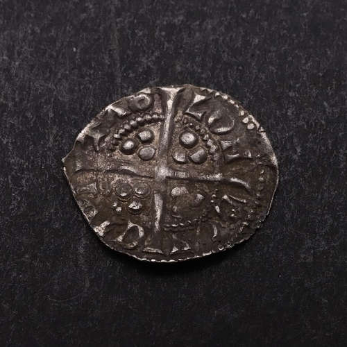 1471 - AN EDWARD III HAMMERED SILVER FARTHING. LONDON 1356-61. Facing portrait, mintmark cross for 1356-61,... 