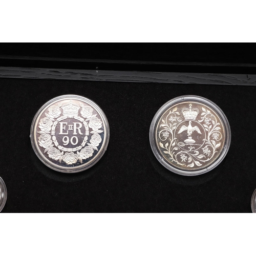 1556 - AN ELIZABETH II FIVE COIN SILVER JUBILEE SET INCLUDING TWO SOVEREIGNS, 1926 AND LATER. An Elizabeth ... 