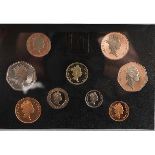 1566 - ROYAL MINT 1992 PROOF COIN COLLECTION WITH EC PRESIDENCY 50 PENCE PIECE. A proof year set for 1992, ... 