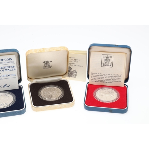 1594 - A COLLECTION OF FIVE ROYAL MINT COMMEMORATIVE SILVER CROWNS. Two silver Crowns, 1977, to commemorate... 