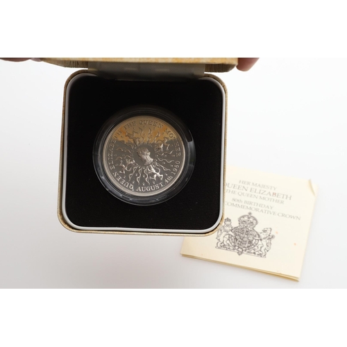 1594 - A COLLECTION OF FIVE ROYAL MINT COMMEMORATIVE SILVER CROWNS. Two silver Crowns, 1977, to commemorate... 