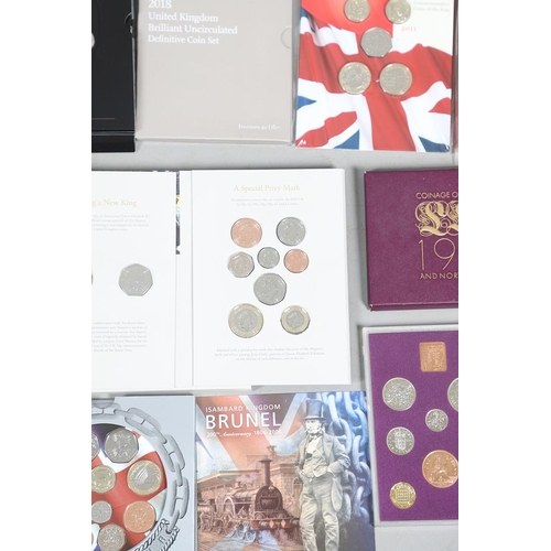 1605 - A COLLECTION OF ROYAL MINT YEAR SETS AND PRESENTATION ISSUES. Royal Mint recent issues to include: U... 