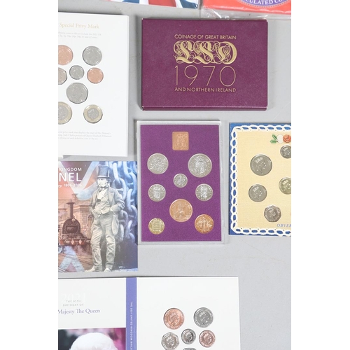 1605 - A COLLECTION OF ROYAL MINT YEAR SETS AND PRESENTATION ISSUES. Royal Mint recent issues to include: U... 