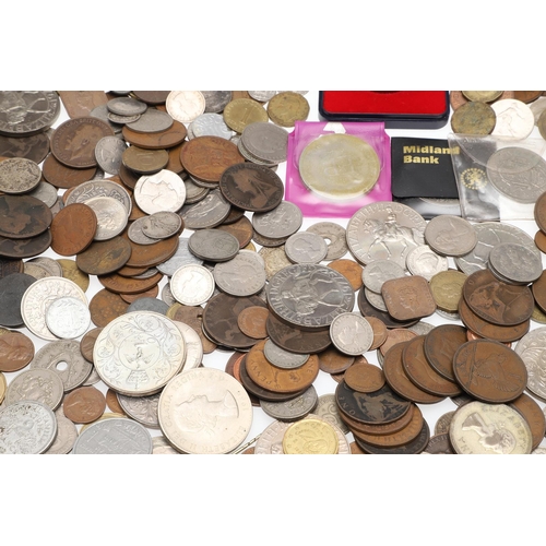 1701 - A LARGE COLLECTION OF WORLD COINS TO INCLUDE SILVER AND OTHER ISSUES. A large mixed collection of co... 