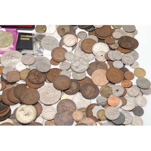 1701 - A LARGE COLLECTION OF WORLD COINS TO INCLUDE SILVER AND OTHER ISSUES. A large mixed collection of co... 