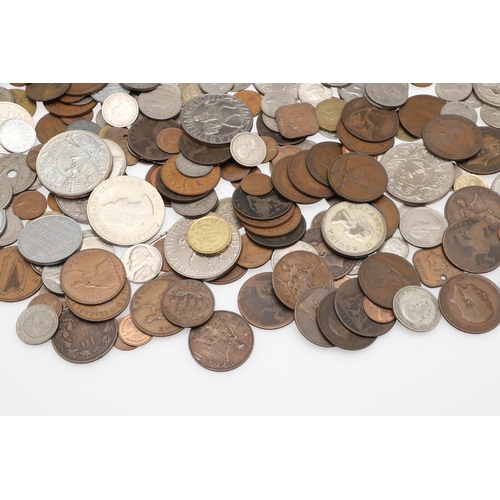 1701 - A LARGE COLLECTION OF WORLD COINS TO INCLUDE SILVER AND OTHER ISSUES. A large mixed collection of co... 