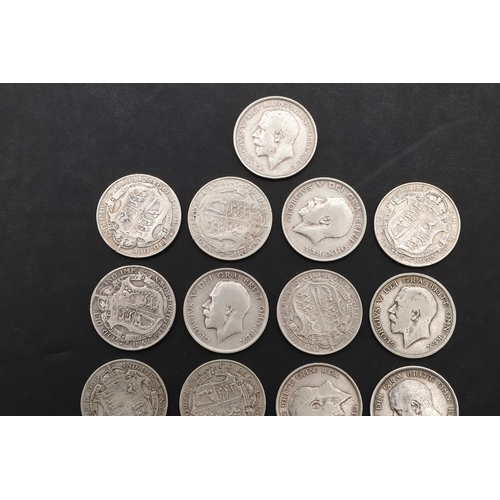 1848 - A COLLECTION OF GEORGE V HALFCROWNS, 1915-1919. George V Halfcrowns, bare head l. Reverse crowned sh... 