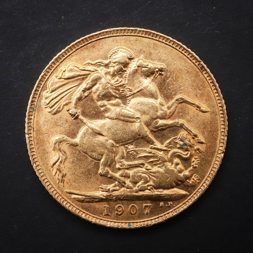 1940 - AN EDWARD VII SOVEREIGN, 1907. An Edward VII Sovereign, bare head bust r. reverse St George and the ... 