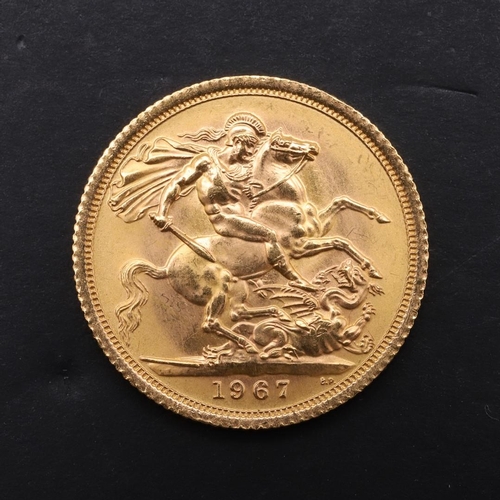 1990 - AN ELIZABETH II SOVEREIGN, 1967. An Elizabeth II Sovereign, bare head r. reverse George and the drag... 