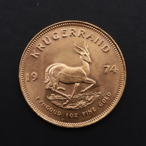 1998 - A SOUTH AFRICAN GOLD KRUGERRAND, 1974. A South African Kruggerand, dated 1974. '1 oz Fine Gold'. 32.... 