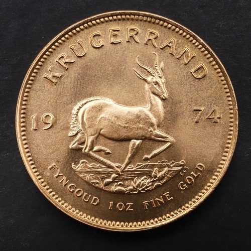 2004 - A SOUTH AFRICA GOLD KRUGERRAND, 1974. A Krugerrand, Reverse dated 1974 'Fyngoud 1 oz Fine Gold'.