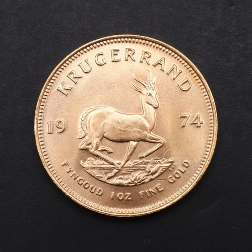 2007 - A SOUTH AFRICAN GOLD KRUGERRAND, 1974. A South African Kruggerand, dated 1974. '1 oz Fine Gold'. 32.... 