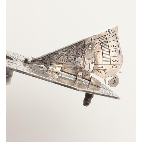 395 - LE MAIRE FILS, PARIS. AN EARLY 18TH CENTURY FRENCH SILVER 'BUTTERFIELD' TYPE POCKET SUNDIAL AND COMP... 