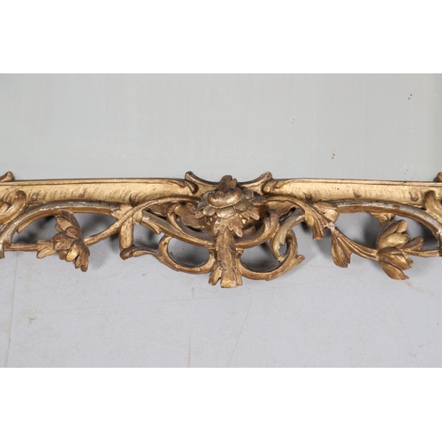 453 - A GEORGE III CARVED GILTWOOD AND GESSO WALL MIRROR. the elaborate cresting with ribbon tie surmounti... 