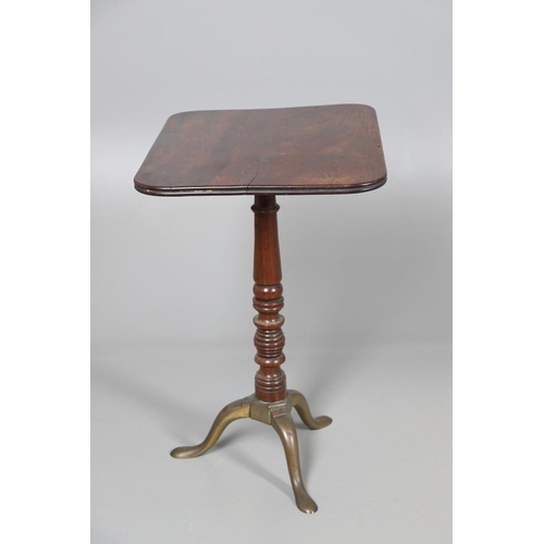 467 - A GEORGE III MAHOGANY TRIPOD TABLE. the rectangular tilt top with reeded edge upon a multiple ring t... 