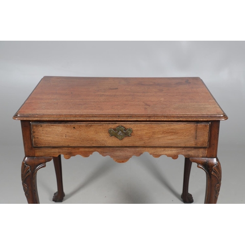 485 - AN 18TH CENTURY MAHOGANY SIDE TABLE, PROBABLY IRISH. the moulded rectangular top over a drawer, shap... 