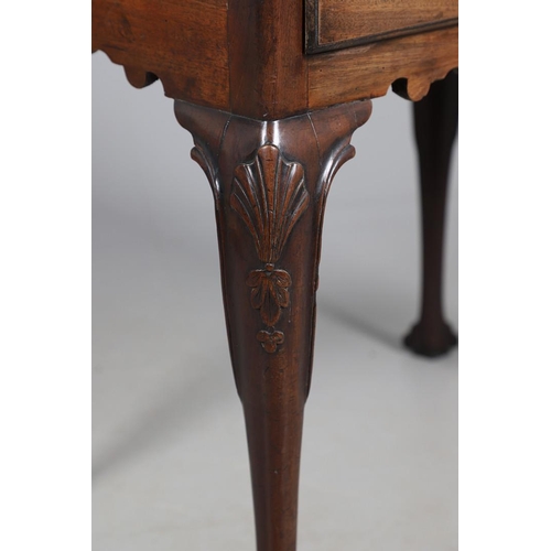 485 - AN 18TH CENTURY MAHOGANY SIDE TABLE, PROBABLY IRISH. the moulded rectangular top over a drawer, shap... 