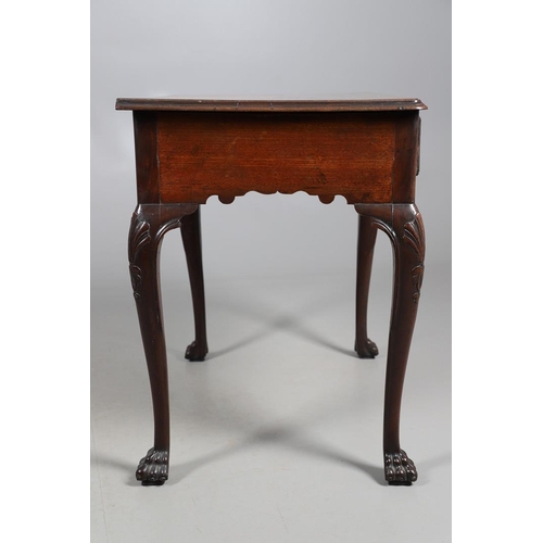 485 - AN 18TH CENTURY MAHOGANY SIDE TABLE, PROBABLY IRISH. the moulded rectangular top over a drawer, shap... 