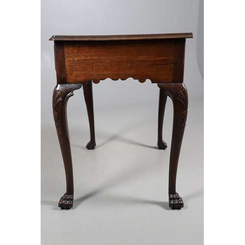 485 - AN 18TH CENTURY MAHOGANY SIDE TABLE, PROBABLY IRISH. the moulded rectangular top over a drawer, shap... 