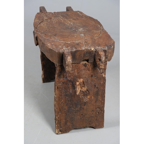 499 - A PRIMITIVE OAK CHEESE PRESS, CONVERTED TO A TABLE. 18th century, the top with original whey drain, ... 