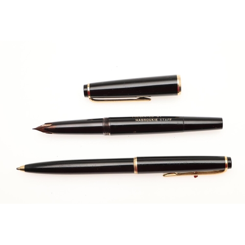 521 - VINTAGE MONT BLANC CASED FOUNTAIN PEN & BALLPOINT PEN SET. A Mont Blanc fountain pen and ballpoint p... 