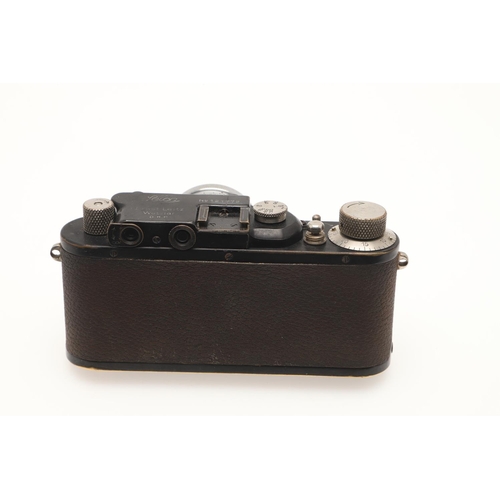 540 - LEICA III RANGEFINGER CAMERA. A Leica III rangefinder camera, Serial No 121772 (1933), with a Ernst ... 