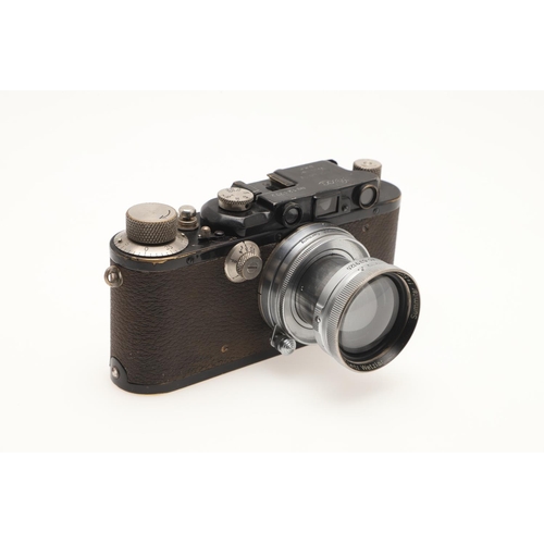 540 - LEICA III RANGEFINGER CAMERA. A Leica III rangefinder camera, Serial No 121772 (1933), with a Ernst ... 