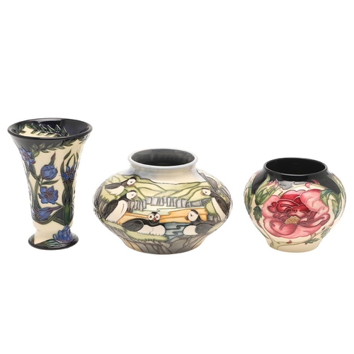 576 - MOORCROFT POTTERY INCLUDING 'PUFFIN' VASE. Three modern items, including a squat vase in the Puffin ... 