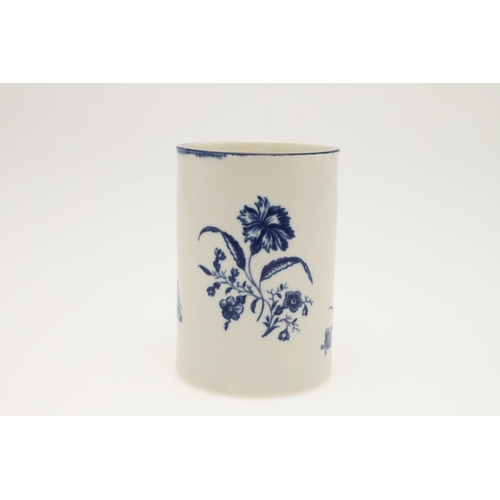 599 - A WORCESTER BLUE AND WHITE PORCELAIN GILLIFLOWER PATTERN CYLINDRICAL MUG. decorated in underglaze bl... 