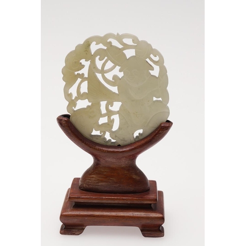 618 - COLLECTION OF 20THC JADE DISCS & ASSORTED ITEMS - INCLUDING SIGNED 'RAM' PLAQUE. A mixed lot of 20th... 